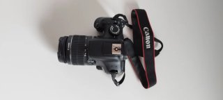 Canon EOS 1300D, funda LowePro, Trípode Manfrotto