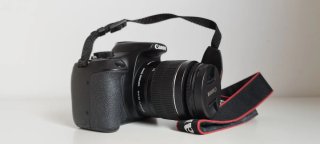 Canon EOS 1300D, funda LowePro, Trípode Manfrotto