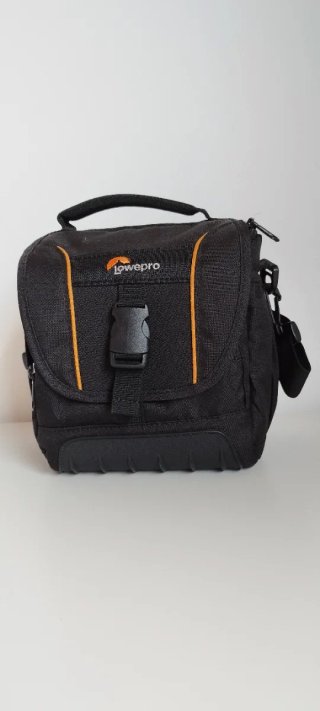 Canon EOS 1300D, funda LowePro, Trípode Manfrotto