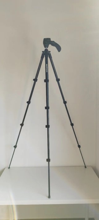 Canon EOS 1300D, funda LowePro, Trípode Manfrotto