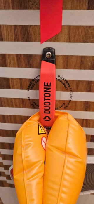 Tabla Kitesurf Duotone Gonzales 142×43