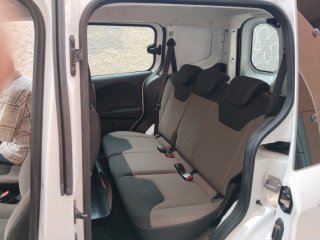 Ford E-Transit Courier 2019