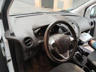 Ford E-Transit Courier 2019