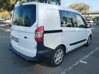 Ford E-Transit Courier 2019