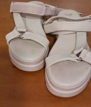 Sandalias Beige Talla 37 Cómodas. Usada 2 veces.