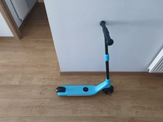 Patinete eléctrico infantil azul