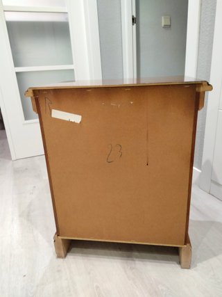 Mesita de noche de madera con cajones