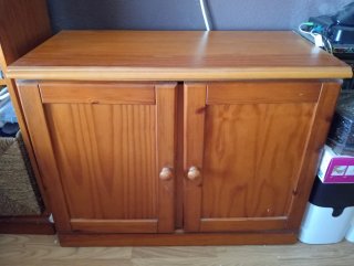 Mueble pequeño de madera para salón