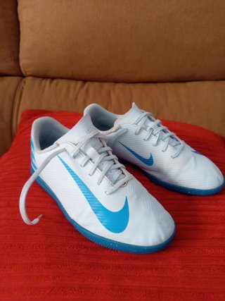Zapatillas Nike Futbol Blancas y Azules