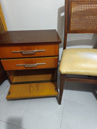 REGALO Mesilla y Silla Madera a quien interese