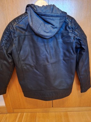 Chaqueta niño negra con capucha