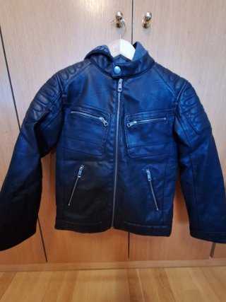 Chaqueta niño negra con capucha