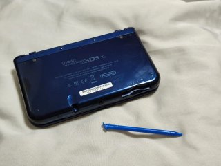 Nintendo 3DS XL + 23 juegos + cargador.
