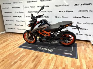KTM 390 Duke Negra y Naranja