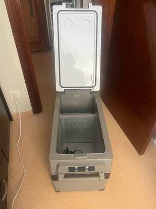 Nevera portátil Alpicool 45L Esta la manilla rota