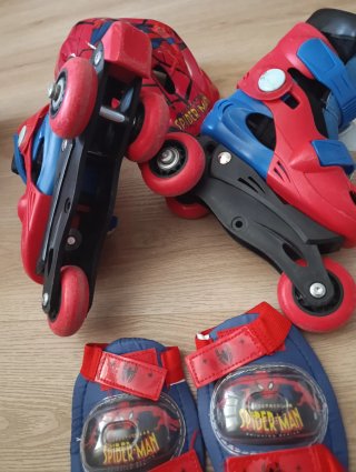 Casco y Patines Spiderman Talla Ajustable