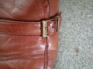 Zapatos de piel marrones con hebilla