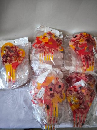 520 pendientes y peinas Bisuteria Julia florales