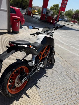 KTM 390 NAKED Naranja/Blanco