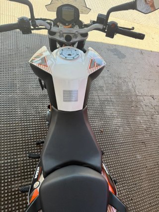 KTM 390 NAKED Naranja/Blanco