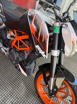KTM 390 NAKED Naranja/Blanco