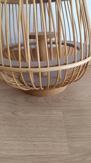Farol portavelas de ratán y madera