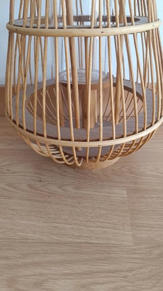 Farol portavelas de ratán y madera