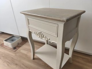 Mesita de noche madera y blanca