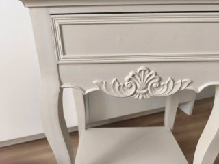 Mesita de noche madera y blanca