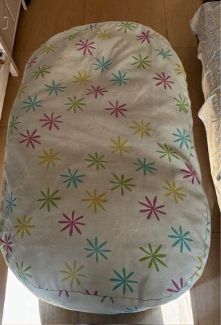 Cama para perros con estampado de estrellas