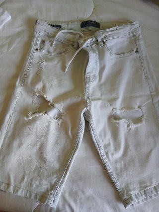 Bermuda vaquera desgastada beige