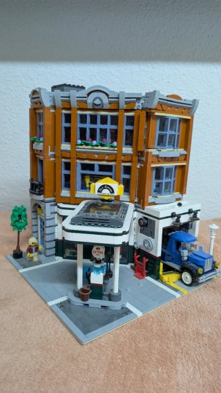 LEGO Creator 10264 Corner Garage