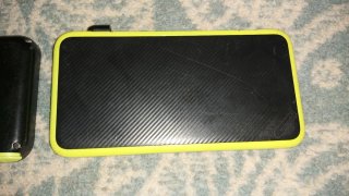 Nintendo New 2DS XL Nero/Giallo da leggere