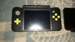 Nintendo New 2DS XL Nero/Giallo da leggere