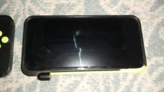 Nintendo New 2DS XL Nero/Giallo da leggere