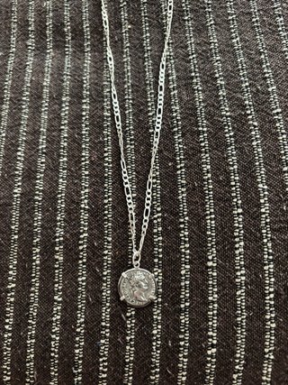 Collar con moneda romana