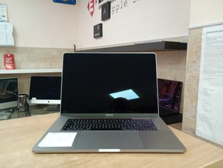 MacBook Pro 15'' 2017 I7-7920HQ 16GB RAM 500GB SSD