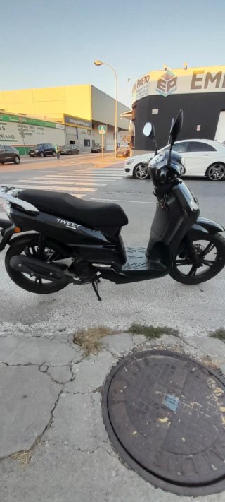 Peugeot Tweet 125cc Negra
