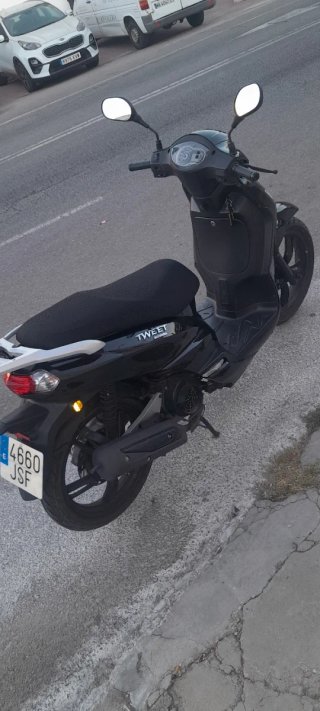 Peugeot Tweet 125cc Negra