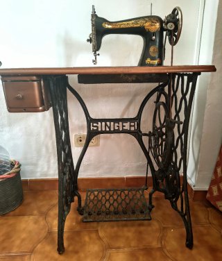 Máquina de coser Singer antigua