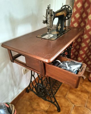 Máquina de coser Singer antigua