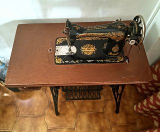 Máquina de coser Singer antigua