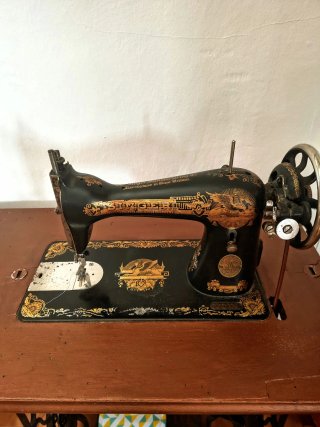 Máquina de coser Singer antigua