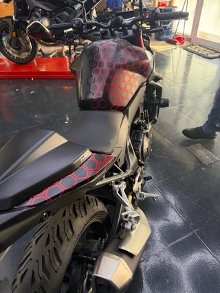 Honda Hornet 750 A2 Negra y Roja