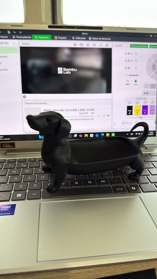 Porta objetos perro salchicha negro