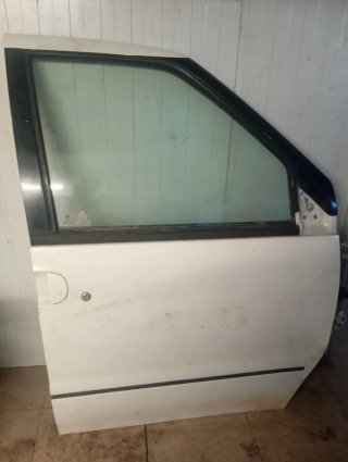 Puerta derecha Nissan Serena
