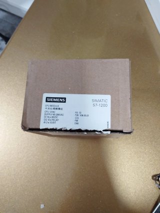 Siemens SIMATIC S7-1200 1214 AC/DC/RLY