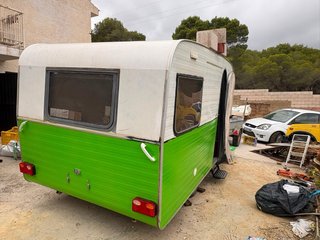 Caravana Vintage Verde y Blanca