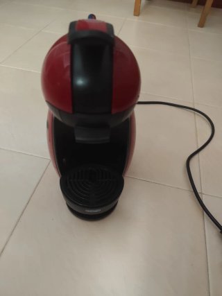 Cafetera Dolce Gusto Roja