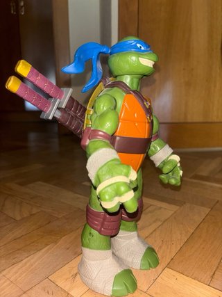 Figura Leonardo Tortugas Ninja 28cm